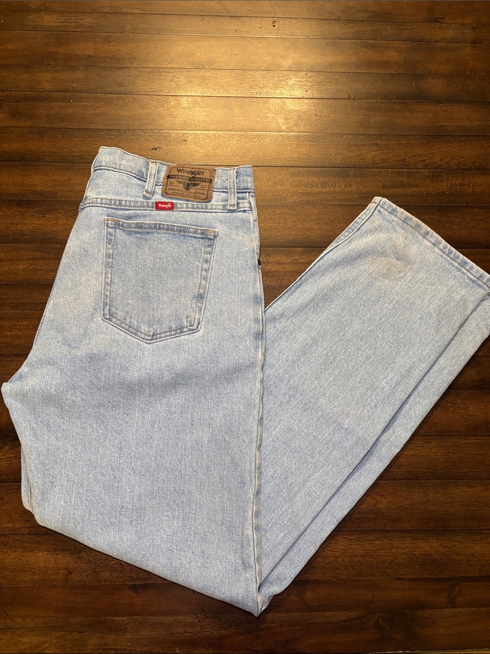 Wrangler Men’s Light Wash Relaxed Fit Jeans